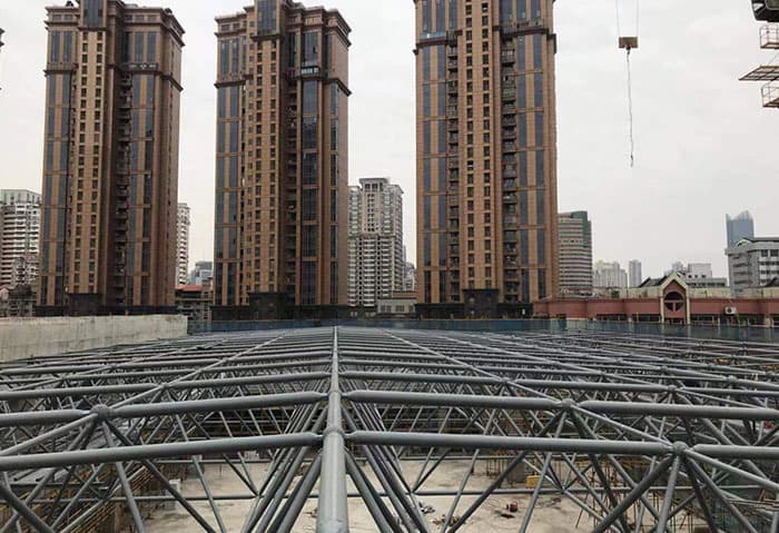 鹿泉螺栓球网架结构